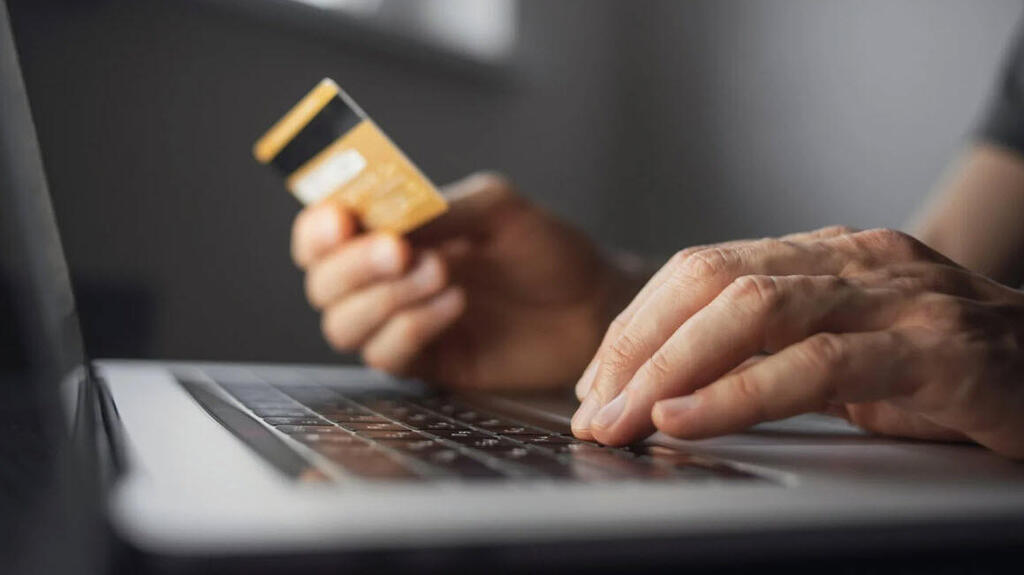קניות ברשת. המלצה לפתוח את השוק המקומי לייבוא (צילום: שאטרסטוק) קניות ברשת קניות אונליין הונאות רשת כרטיס אשראי