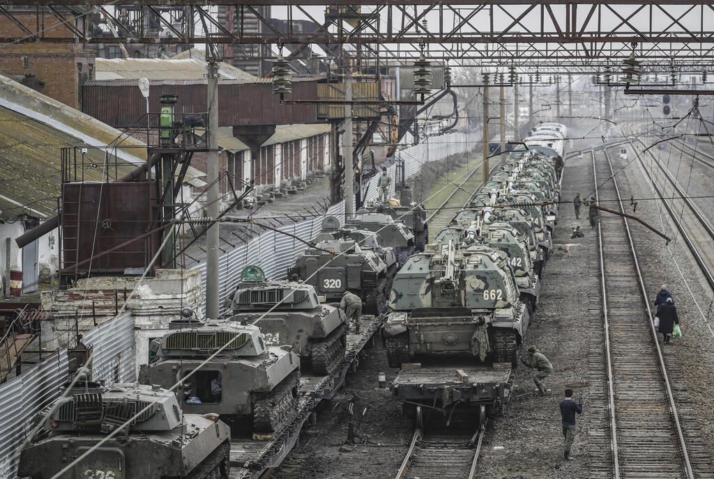 משוריינים של צבא רוסיה בגבול עם אוקראינה