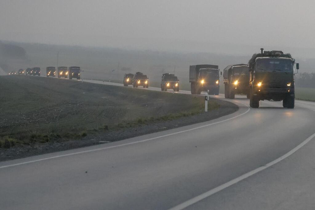שיירה של צבא רוסיה בגבול אוקראינה
