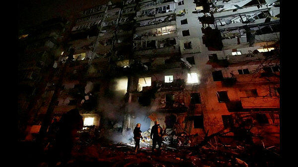 בניין בעיר קייב אוקראינה שנפגע בהתקפות רוסיות