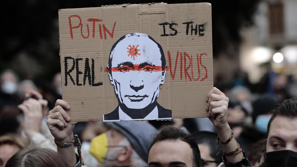 נוק אאוט לתעמולה הרוסית: המלחמה באוקראינה מאחדת את שורות צבא הדיגיטל של המערב 