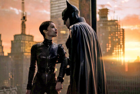"באטמן". הפרסום של פטינסון ככוכב "דמדומים" מזין את המיתוס של באטמן כערפד לילי, צילום: Warner Bros
