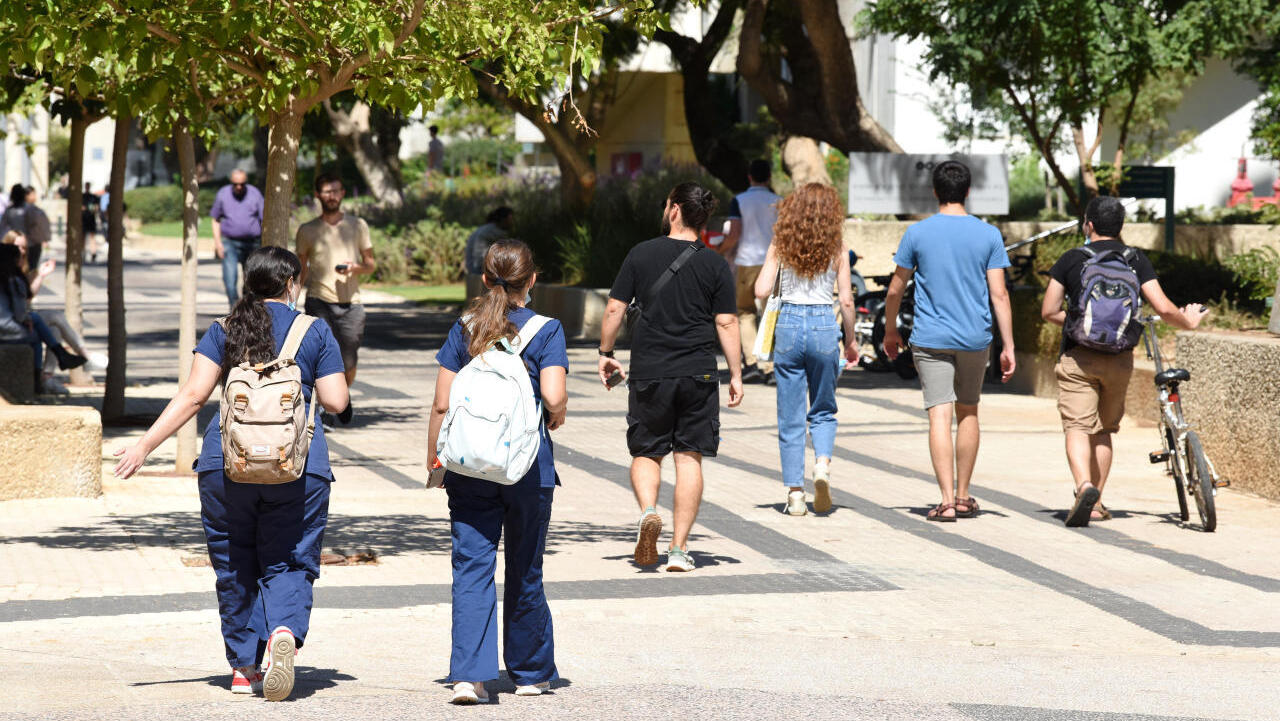 סטודנט סטודנטים ישראלים מתחם אוניברסיטת תל אביב