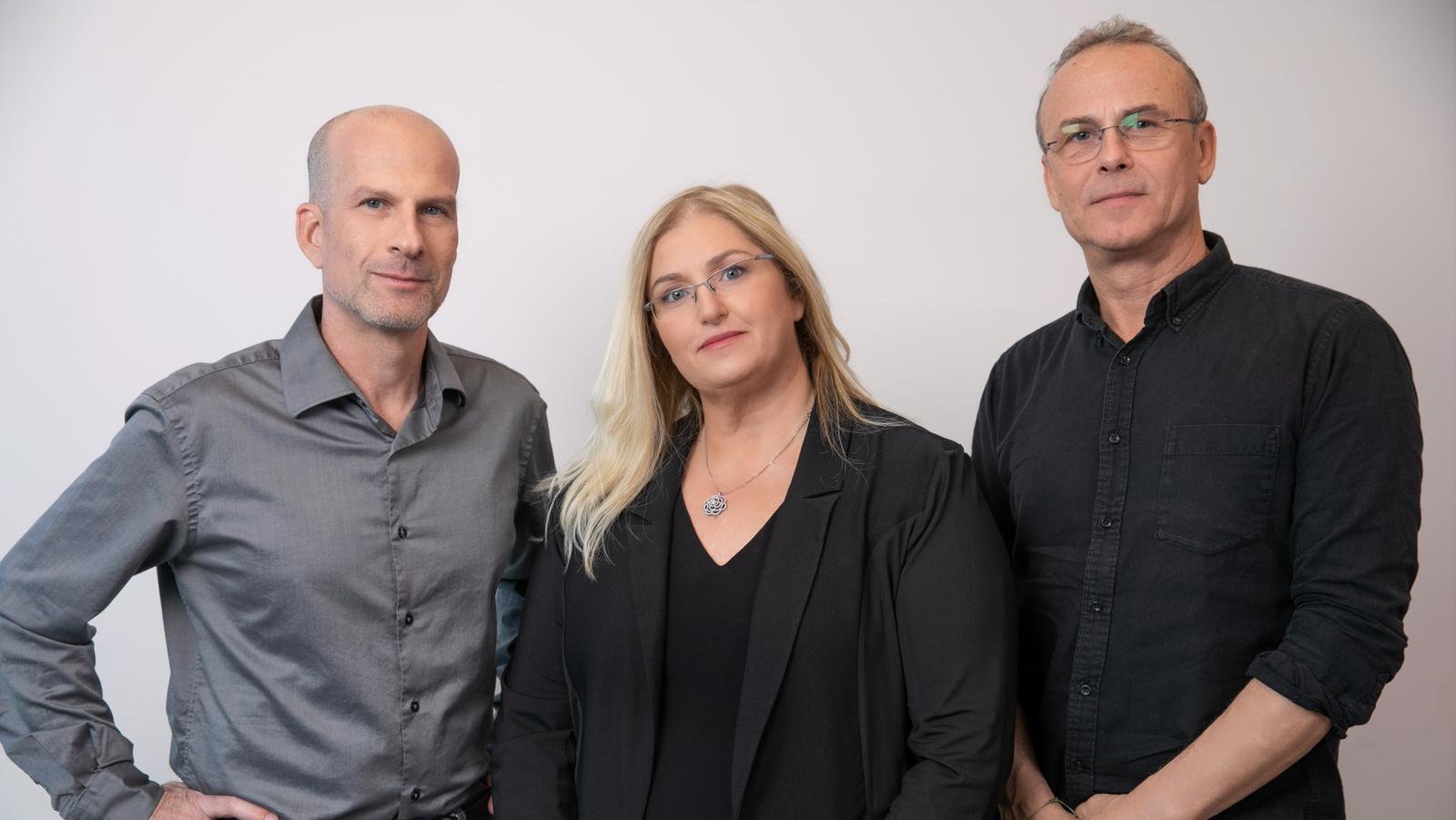 רוני וולף עם לימור רוזנטל ו ארז בנק 