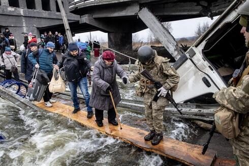 פליטים אוקראינים. עובדי נייס חילקו 700 תיקים עם ציוד
, צילום: Getty