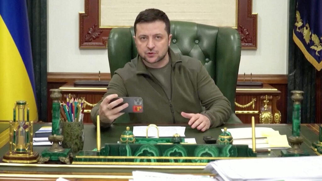 נשיא אוקראינה וולודימיר זלנסקי בסרטון מארמון הנשיאות בקייב