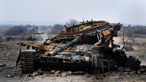 טנק T72 שחטף טיל, נשרף והתפוצץ, צילום: defenceview