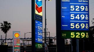 תחנת דלק שברון לוס אנג'לס אינפלציה בנזין מעל 5 דולר לליטר