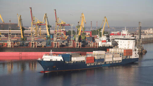 רוסיה מגבילה יצוא סחורות למערב; &quot;בוחנים איסור כניסת ספינות זרות לנמלים&quot;