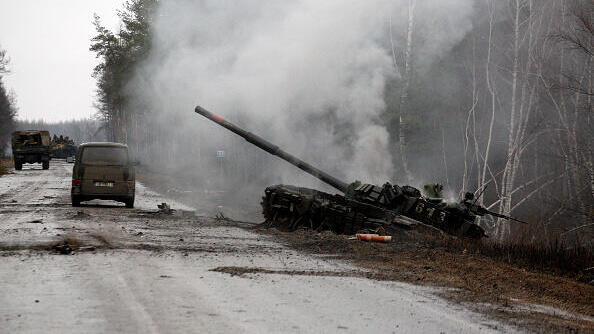 טנק של צבא רוסיה שהושמד על ידי צבא אוקראינה