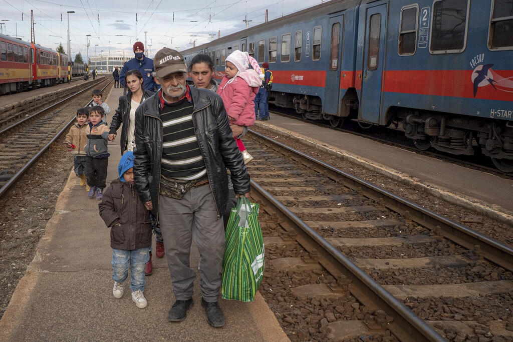 פליטים אוקראינה בתחנת רכבת בהונגריה