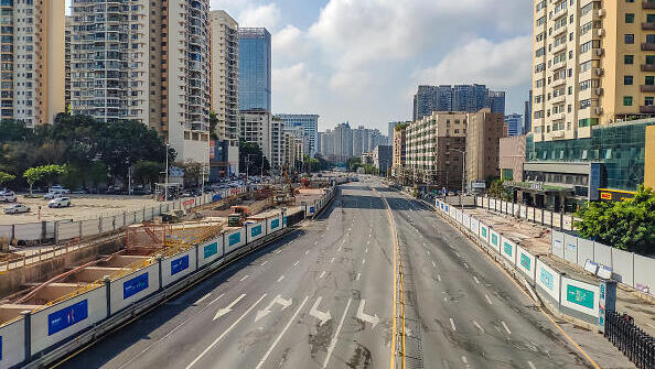 כבישים ריקים ב שנזן סין ב14 במרץ בעקבות התפרצות קורונה