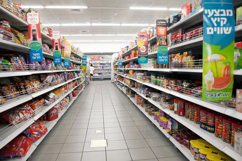 מדפים עמוסים בסופרמרקט. כשל שוק מתמשך במוצרי הצריכה, צילום: אוראל כהן