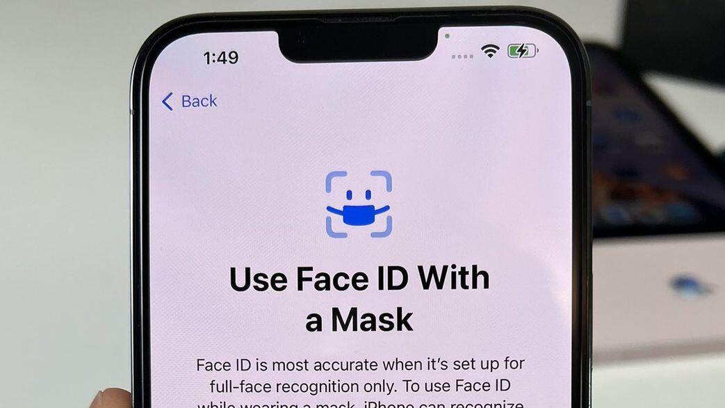 אייפון אפל זיהוי פנים עם מסכה