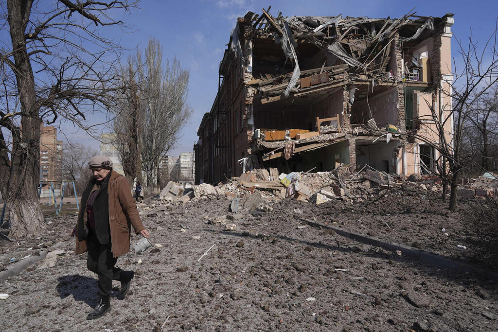 מריופול אוקראינה בניין שנהרס בהפגזות