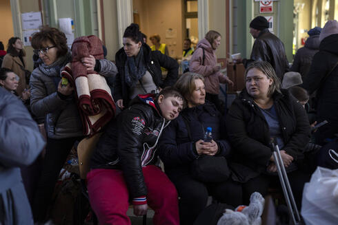 פליטים אוקראינים בפולין, צילום: AP