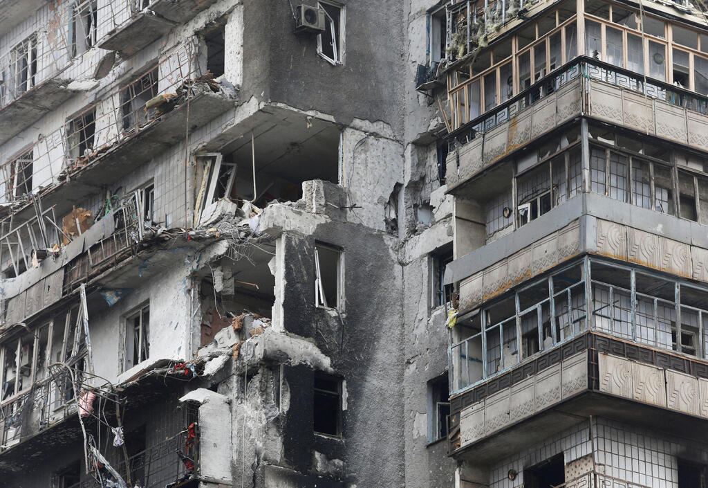 בניין הרוס מ ההפצצות ב מריופול אוקראינה