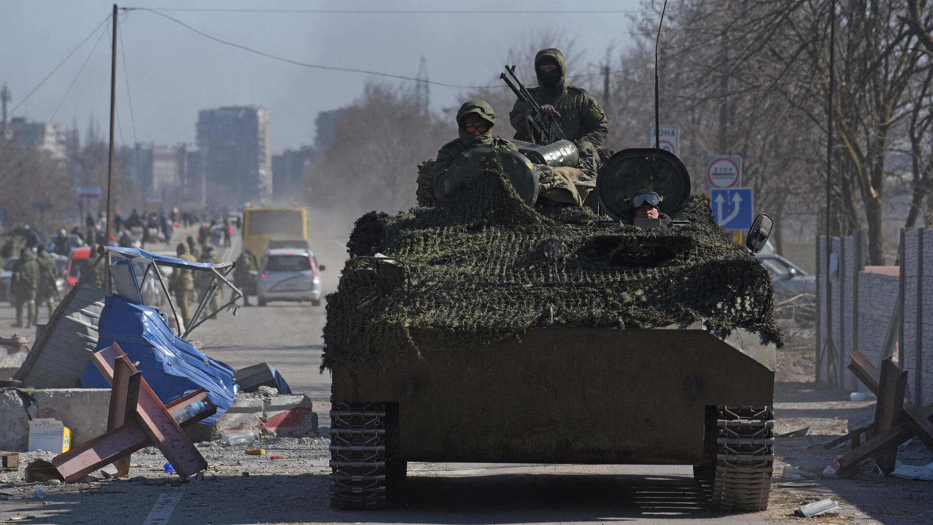 טנקים רוסיים ב מריופול אוקראינה