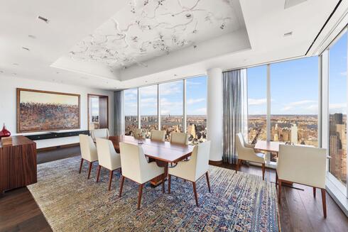 פינת האוכל בדירה שרופרט מרדוק מוכר במגדל One Madison במנהטן, צילום: The Corcoran Group