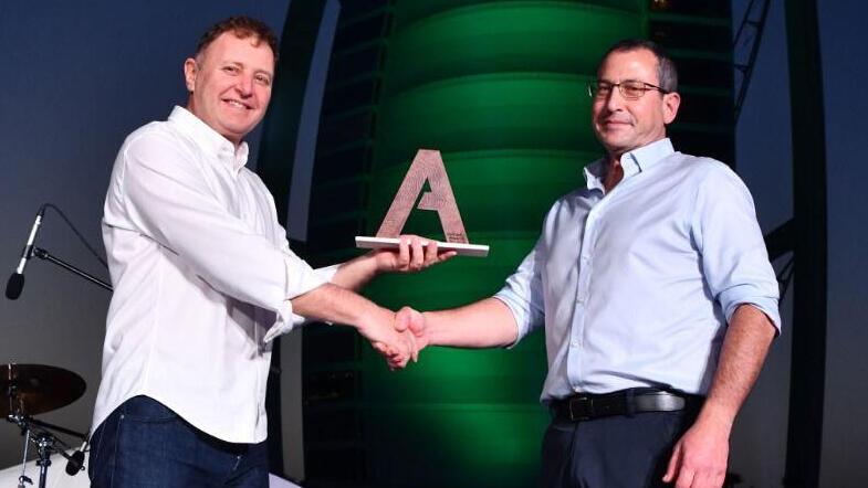 ארי גרגיר מחברת Red-C Biotech הוא הזוכה בתחרות קרן זיו אבירם בדובאי 