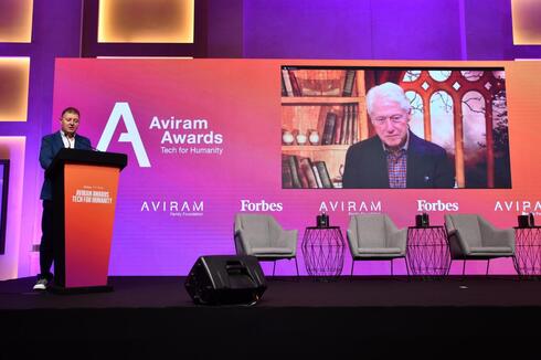 Former US President Bill Clinton speaks at Aviram Awards 