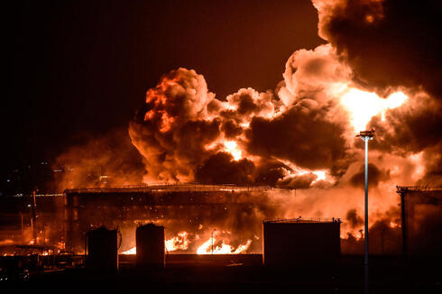 מפעלי אמרקו עולים באש, AFP