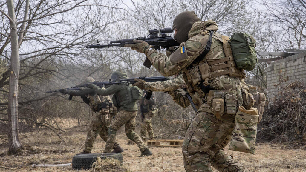 צבא אוקראינה מתאמן ליד לבוב