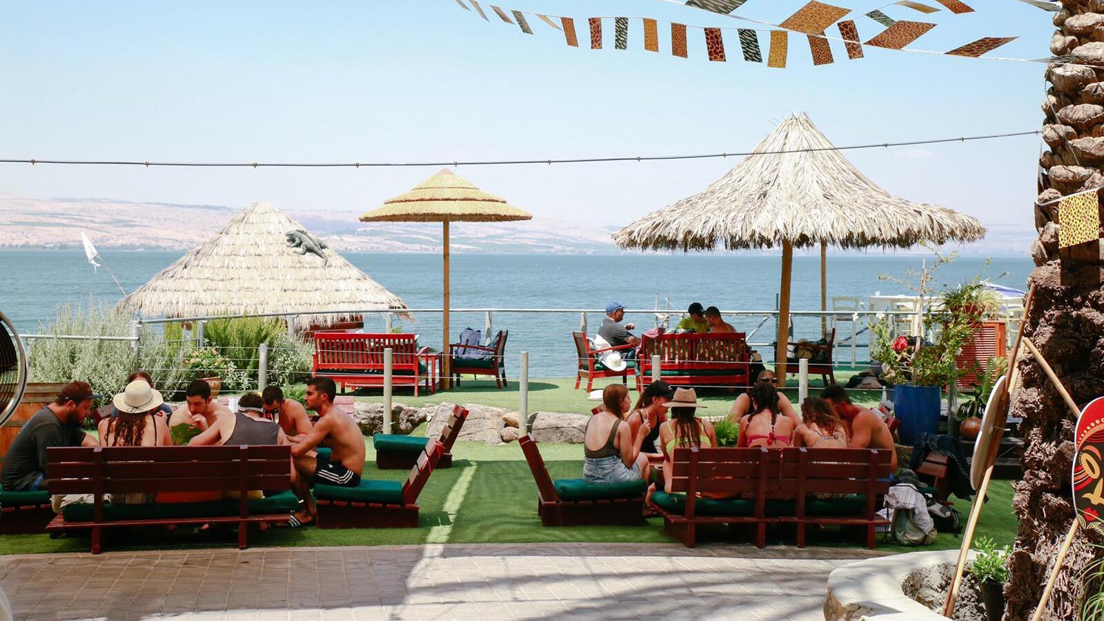 אווירת צ'יל שהופכת למסיבה לוהטת