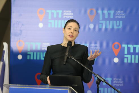 שרת התחבורה מרב מיכאלי במסיבת עיתונאים בירושלים מכריזה על רפורמת "דרך שווה", צילום: עמית שאבי