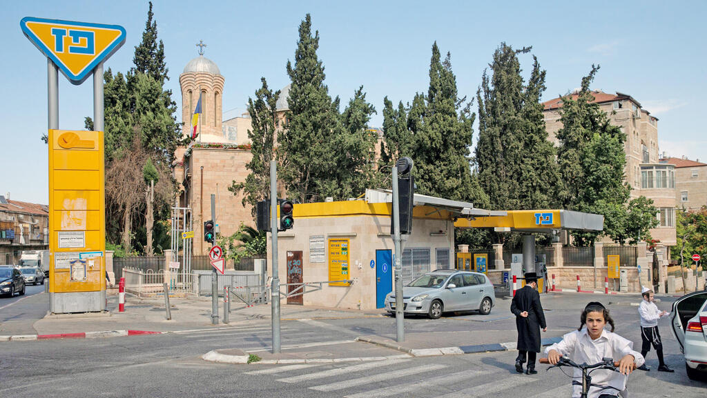 תחנת דלק פז ב שכונת מאה שערים ב ירושלים