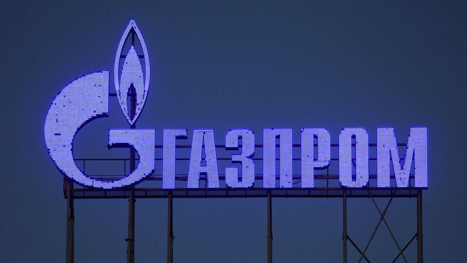הלוגו של חברת גזפרום הרוסית במרכז מסחרי בסנט פטרסבורג