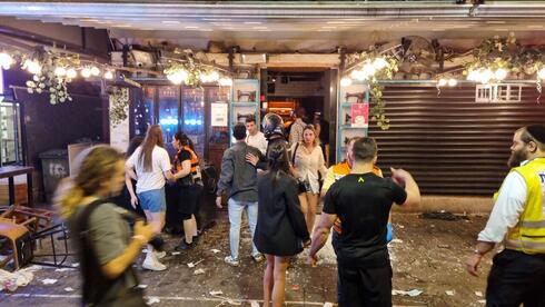 זירת הפיגוע בתל אביב, אתמול, צילום: אטילה שומפלבי