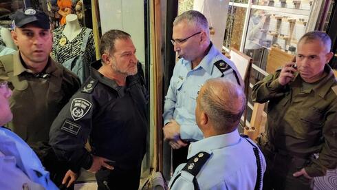 המפכ"ל יעקב שבתאי בזירת הפיגוע ברחוב דיזנגוף בת"א, צילום: משטרת ישראל