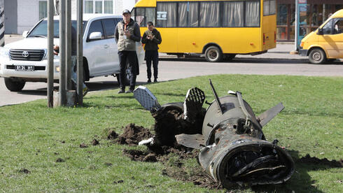 שרידי טיל , צילום: AFP