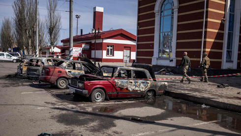 מכוניות שנפגעו בקרמוטרסק, צילום: AFP