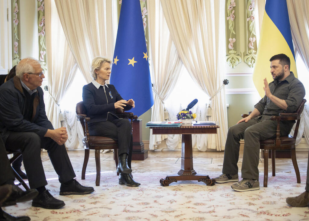 נשיאת הנציבות האירופית פון דר ליין בפגישה עם נשיא אוקראינה וולודימיר זלנסקי בקייב