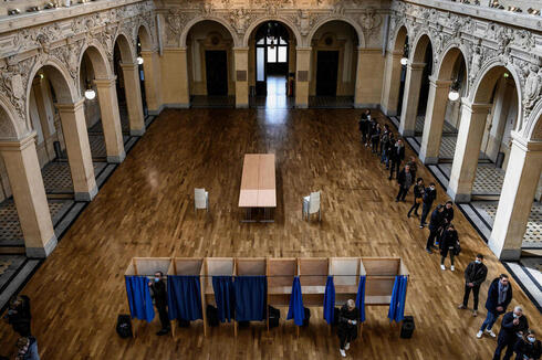 שיעור הצבעה נמוך בחירות לנשיאות צרפת , צילום: AFP