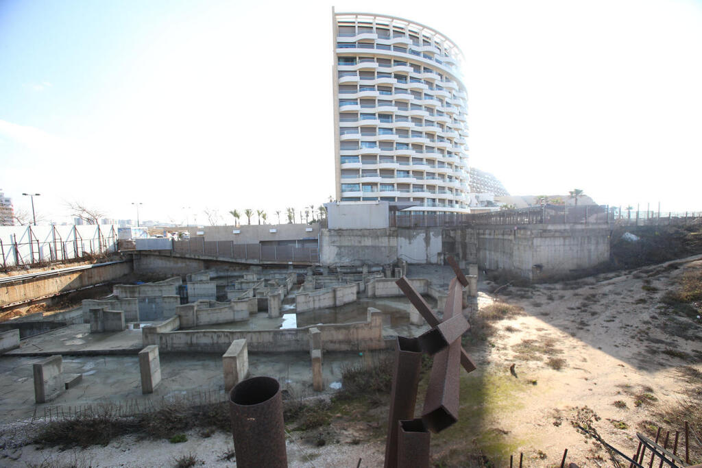 המגרש בחוף הצוק מלון ווסט ב חוף הרצליה 