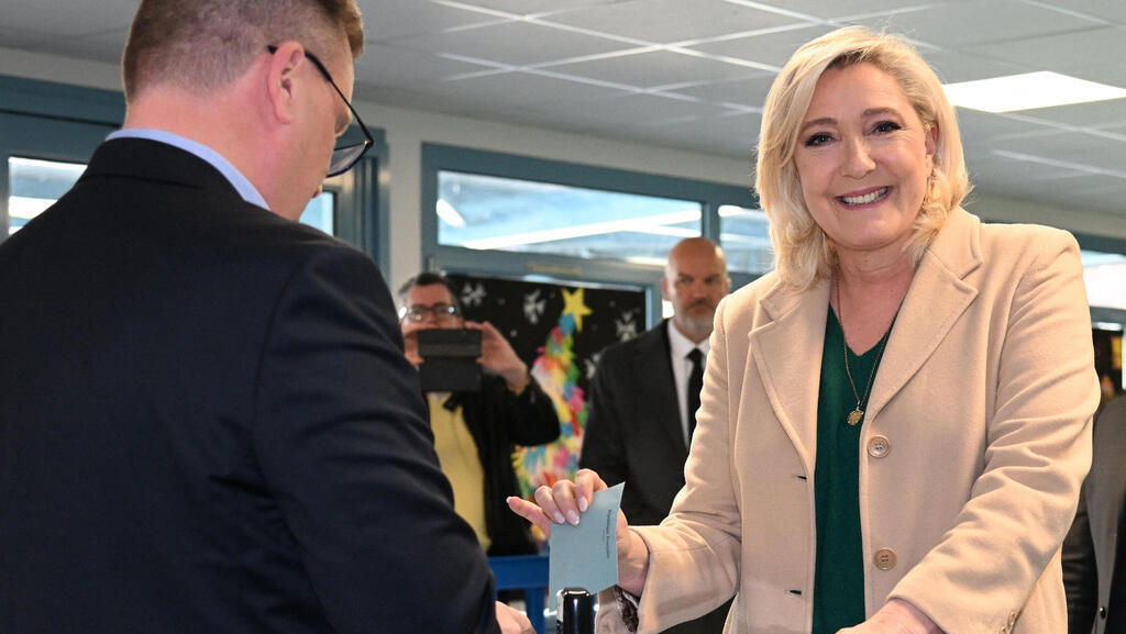 לה פן בסיבוב המכריע בבחירות בצרפת: ניצחון הפופוליזם על הממסד הישן
