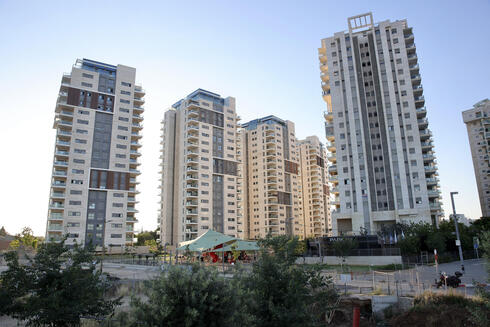 מגדלי מגורים בתל אביב. דרך נוספת אפשרית לקצר את משך הבנייה היא שימוש בטכנולוגיות חדשות יותר גם בבנייה נמוכה
, צילום: טל שחר