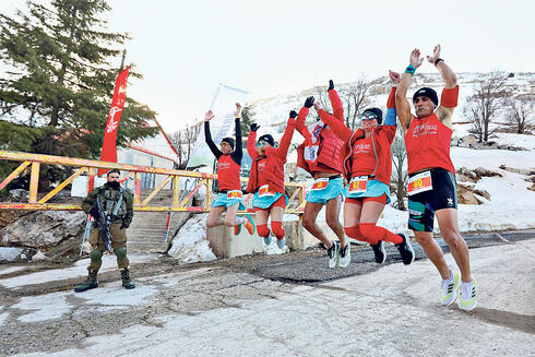 משתתפי המרוץ בלבן בהר חרמון, צילום: תומר פדר