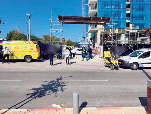 זירת התאונה בפרויקט פארק בבלי בתל אביב בפברואר האחרון. שני פועלי בניין נהרגו
, צילום: תיעוד מבצעי מד"א