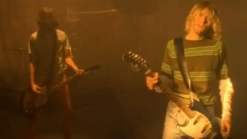 ריח נעורים: הגיטרה של קורט קוביין מהקליפ המפורסם נמכרה ב-4.5 מיליון דולר