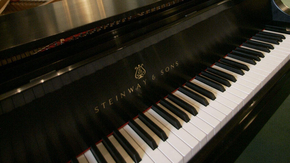 פסנתר סטיינווי סטיינוויי