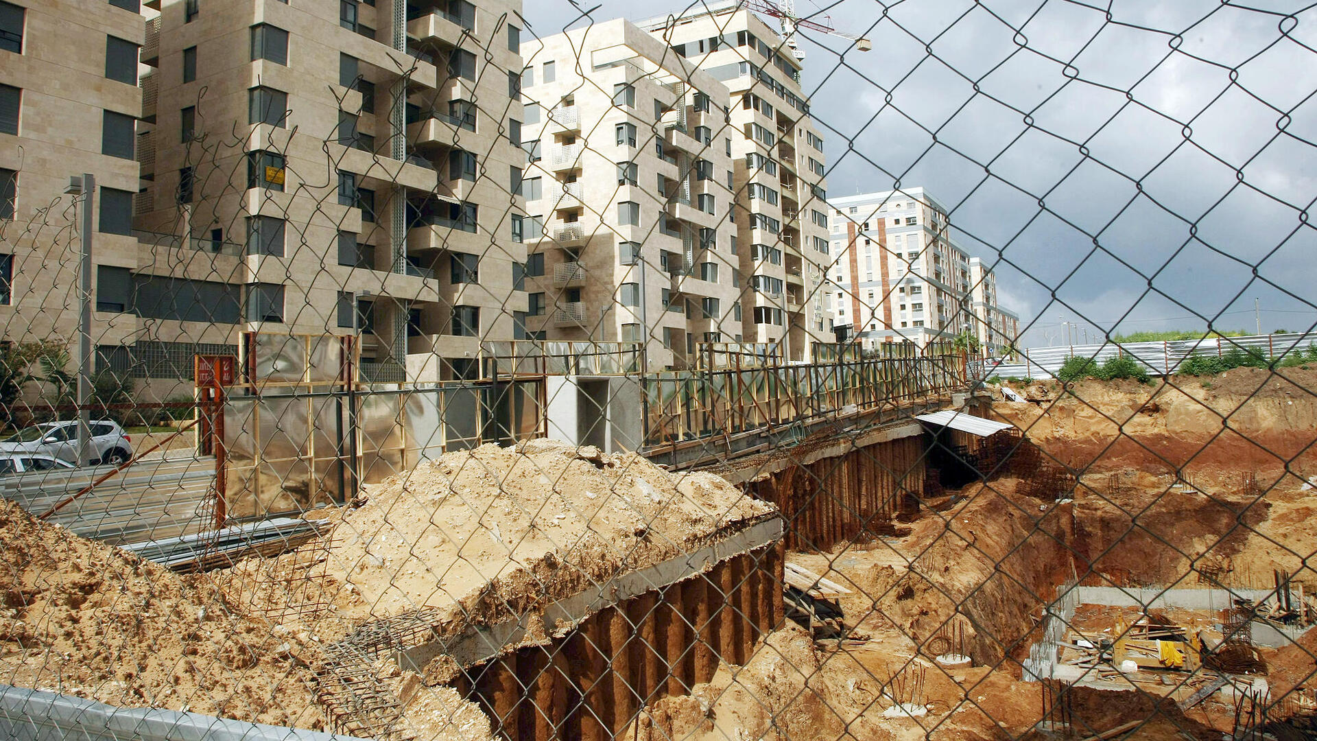 בנייה ברחוב אמיר גלבוע ב תל אביב הגוש הגדול