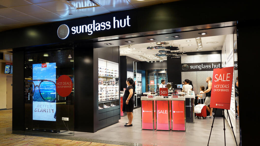 פוקס קיבלה הזיכיון בישראל של רשת המשקפיים Sunglass Hut