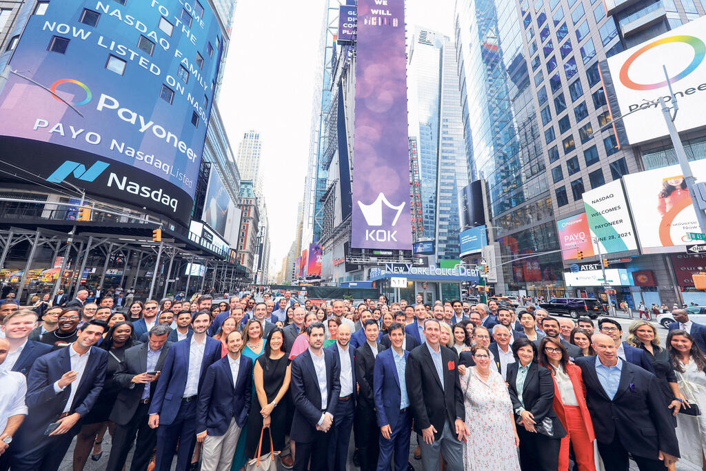 מגזין עצמאות 4.5.22 עובדי פיוניר מתקבצים בטיימס סקוור בניו יורק