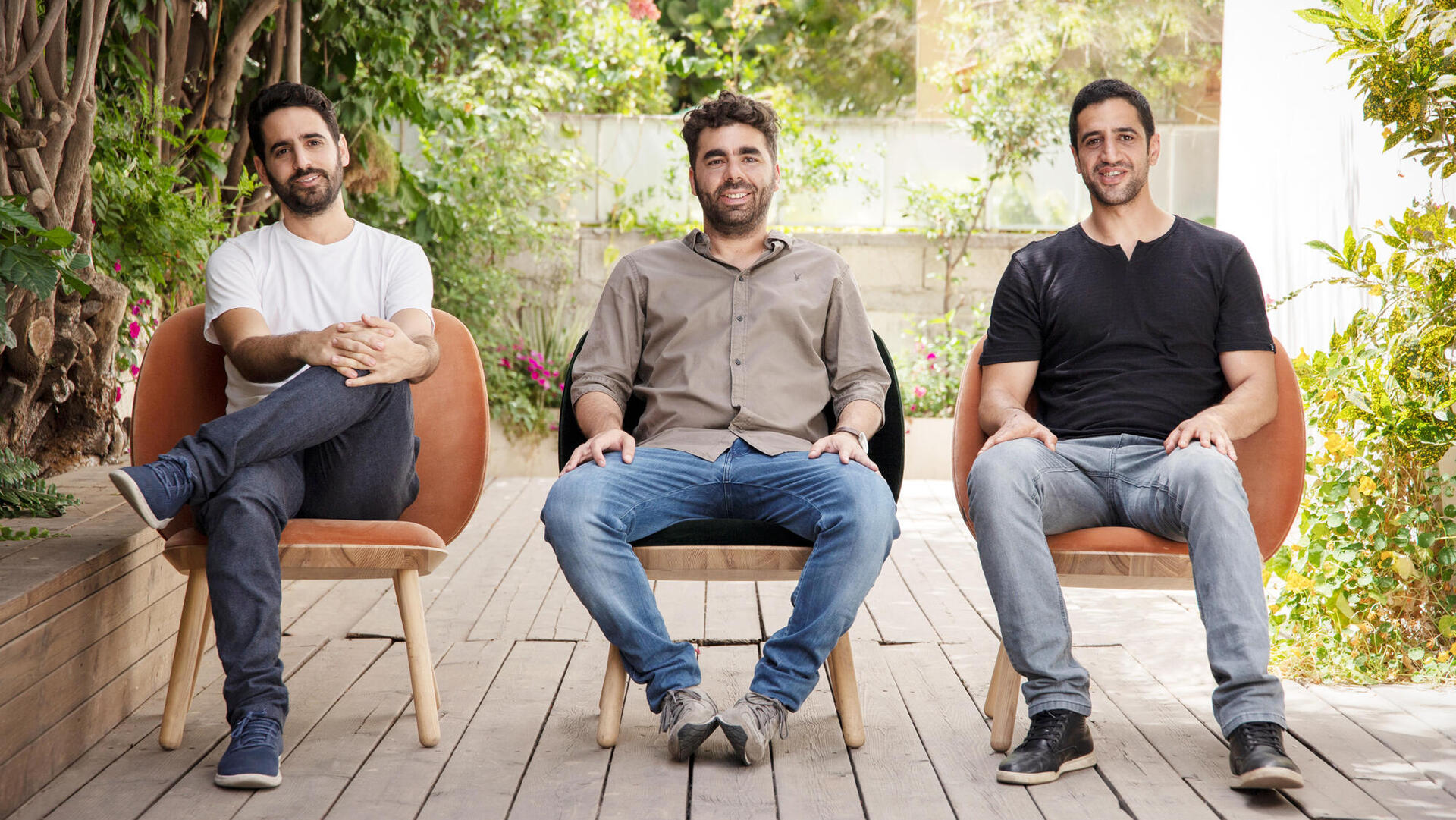 מגזין עצמאות 4.5.22 מימין אייל רז איציק אלבז ו עירא בלסקי מייסדי ארטליסט Artlist