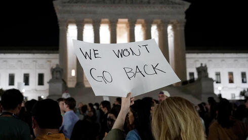 הפגנה מחוץ לבית המשפט העליון בוושינגטון במחאה על הפסיקה, צילום: AP