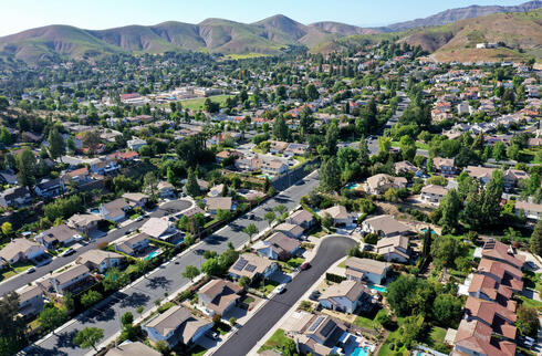 אגורה הילס, קליפורניה. הבקשות למשכנתאות במגמת עלייה, צילום: AFP